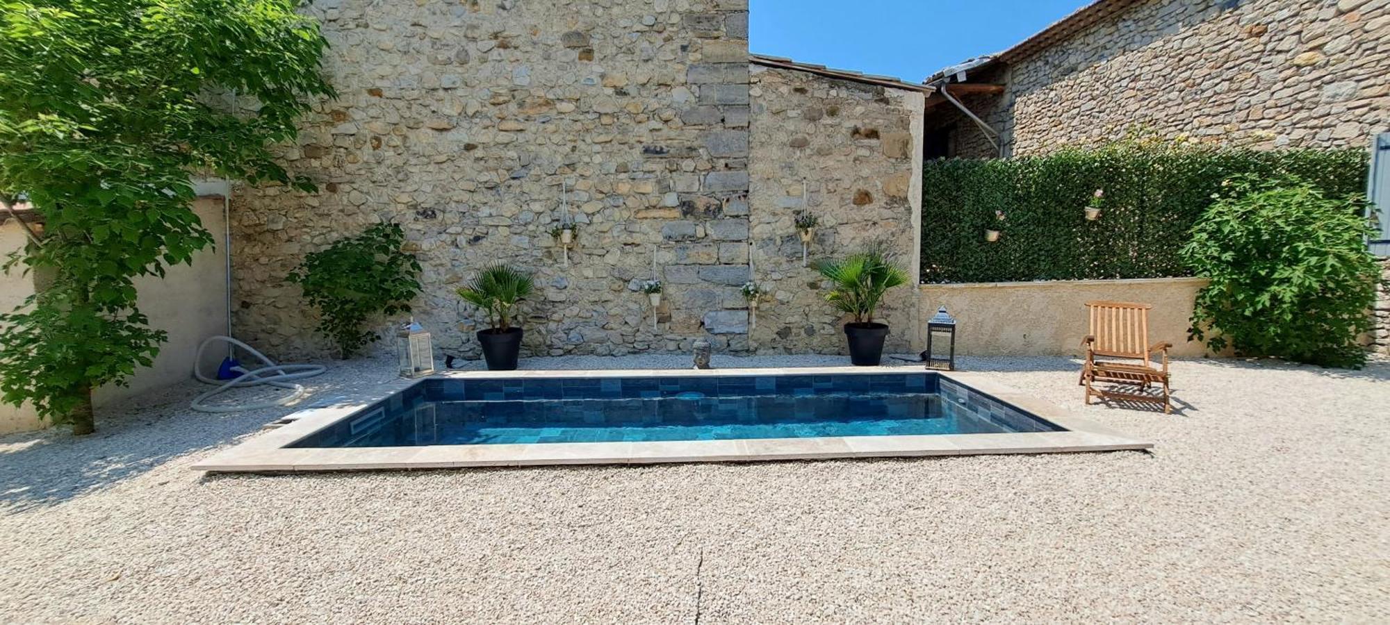 Mazet En Provence Pour 4, Piscine Chauffee Privee, Jardin Clos Prive, Barbecue, Chiens Admis Sainte-Jalle Luaran gambar
