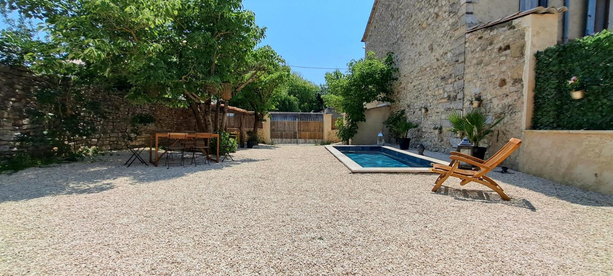 Mazet En Provence Pour 4, Piscine Chauffee Privee, Jardin Clos Prive, Barbecue, Chiens Admis Sainte-Jalle Luaran gambar
